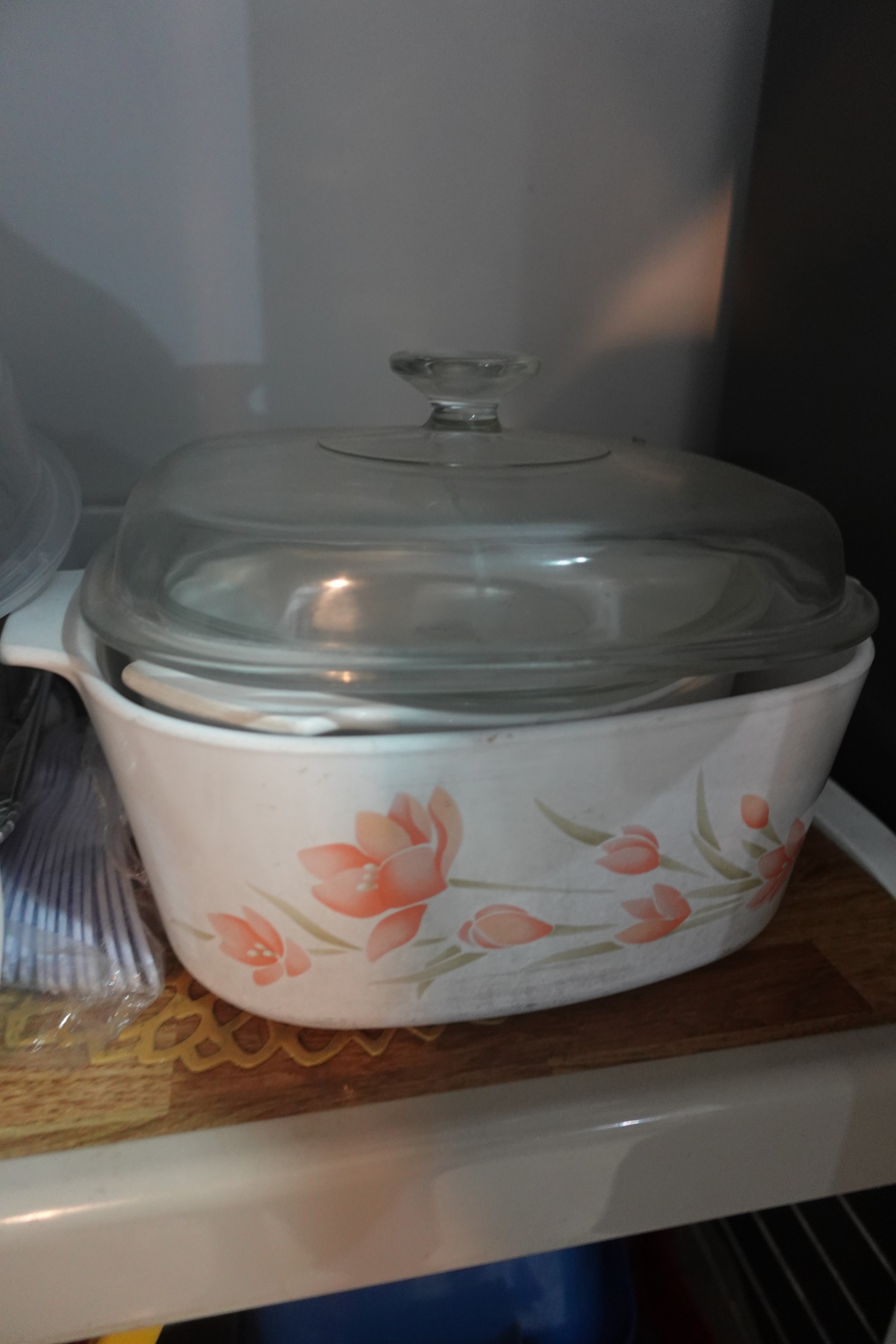 Floral ceramic casserole with glass lid