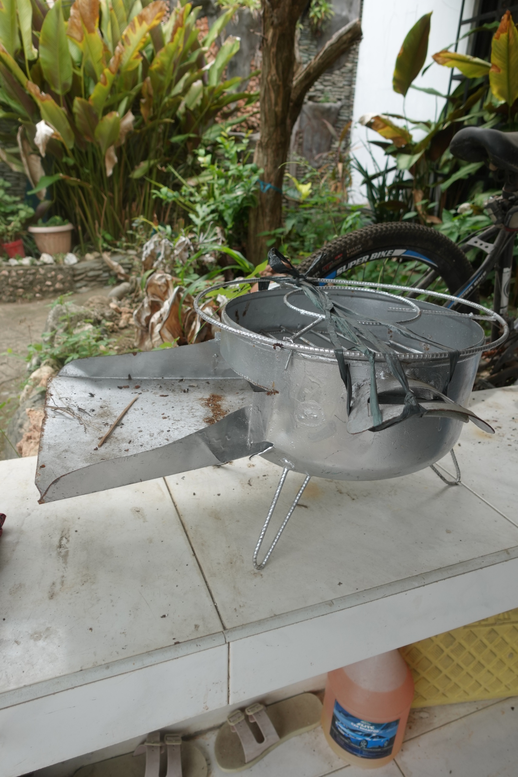 Metal portable charcoal stove for outdoor cooking
