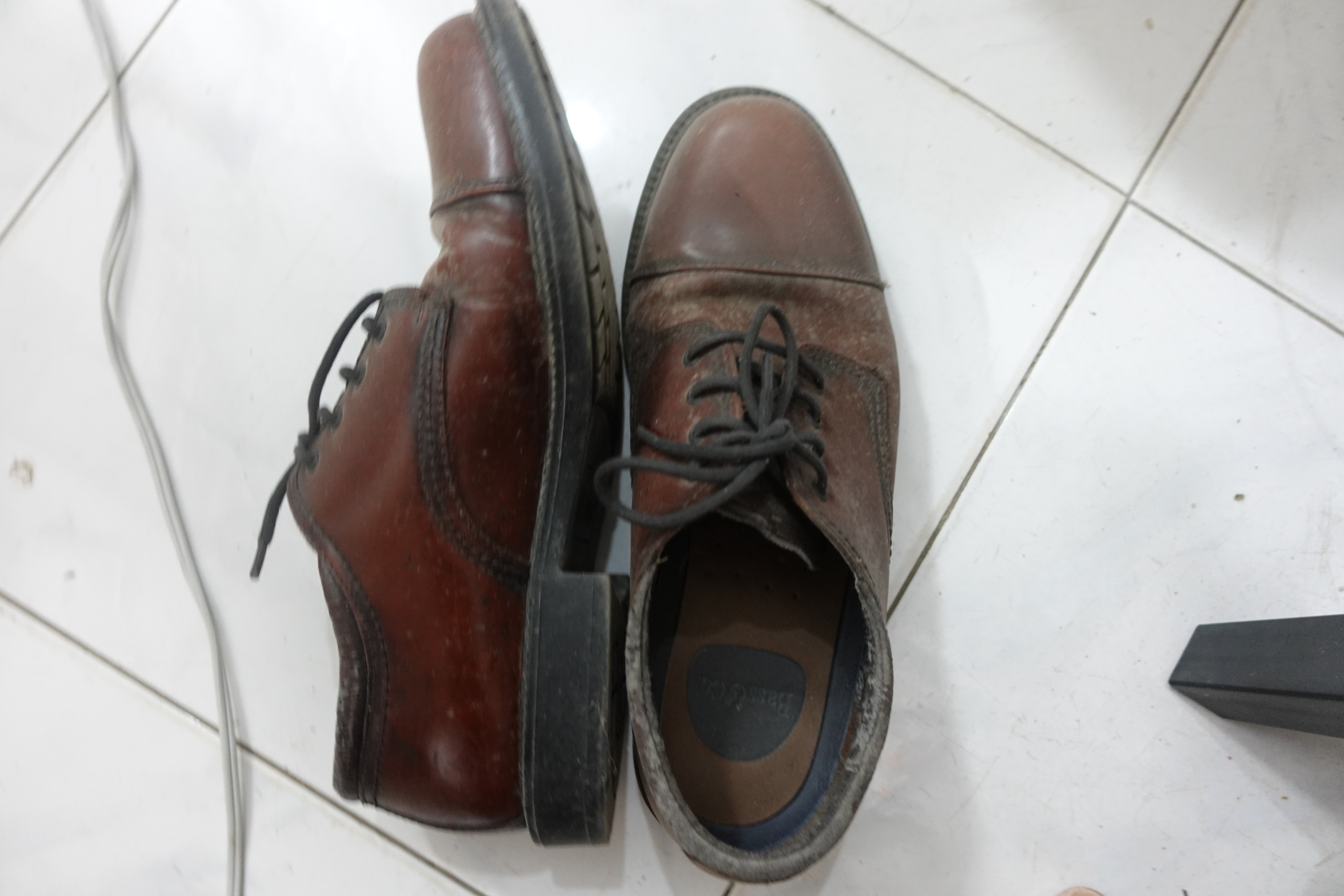 Brown leather lace up men's shoes