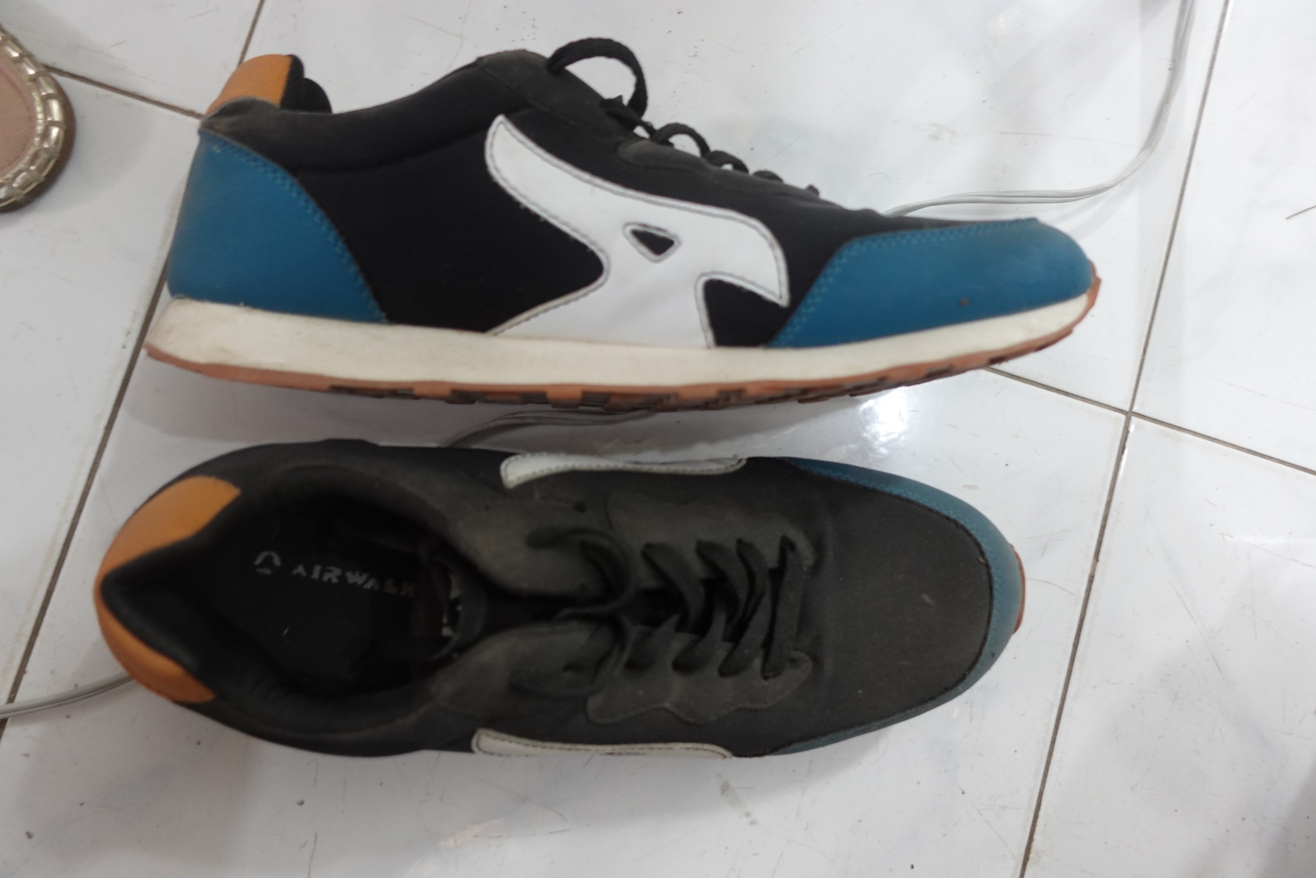 Airwalk casual sneakers blue black white used