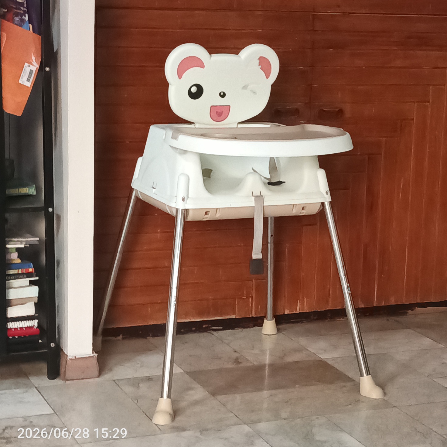 White baby high chair with bear backrest and tray